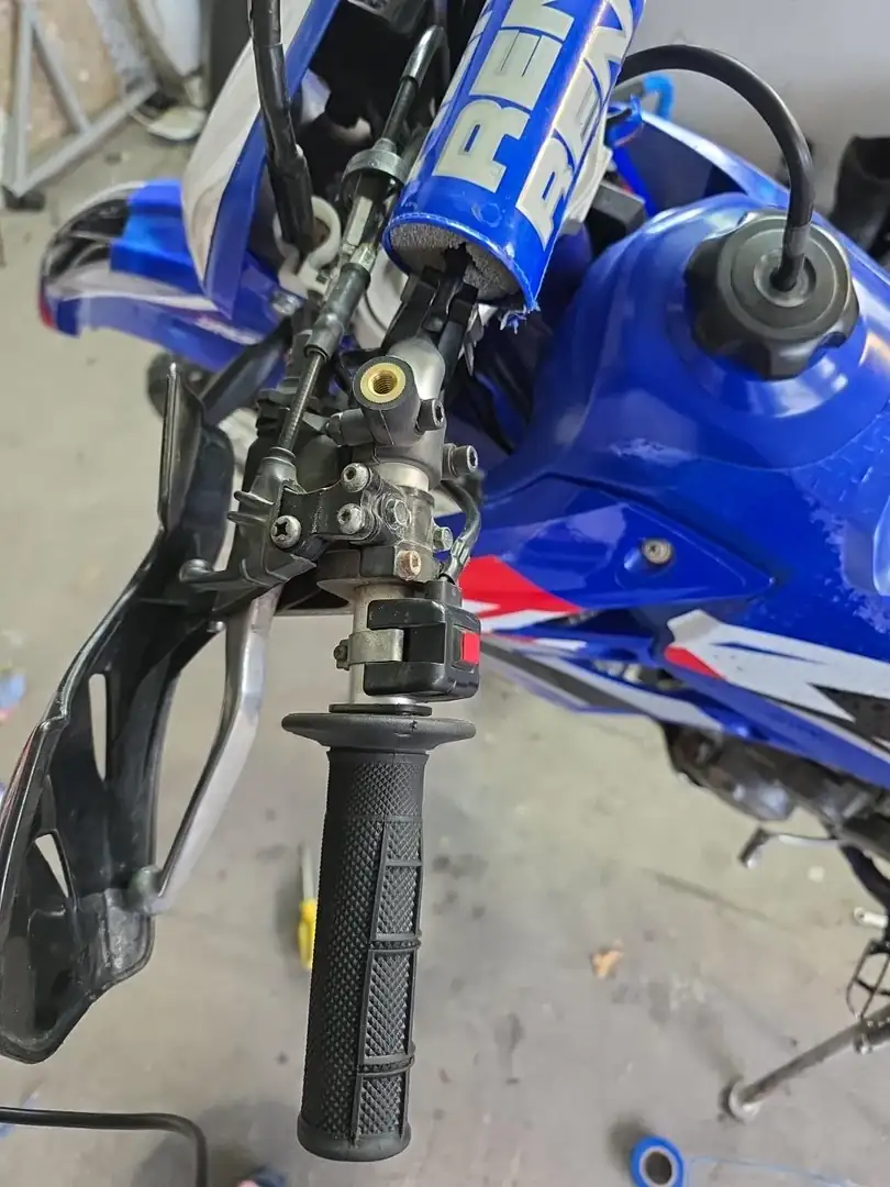 Osprzęt kierownicy motocykla